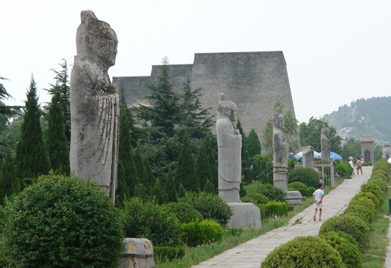 再談中國(guó)石雕建筑與陵墓雕刻